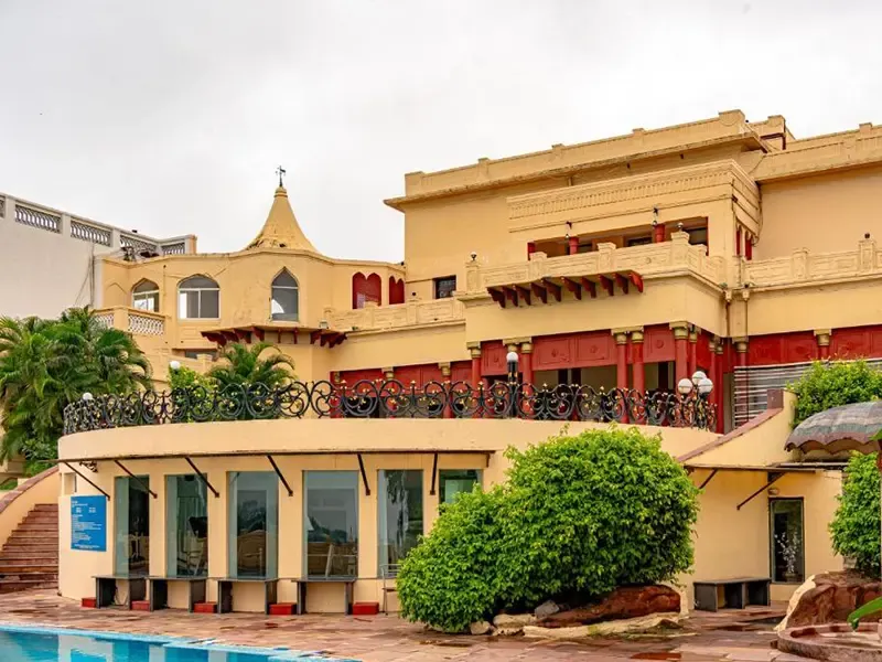 Noor-Us-Sabah Palace