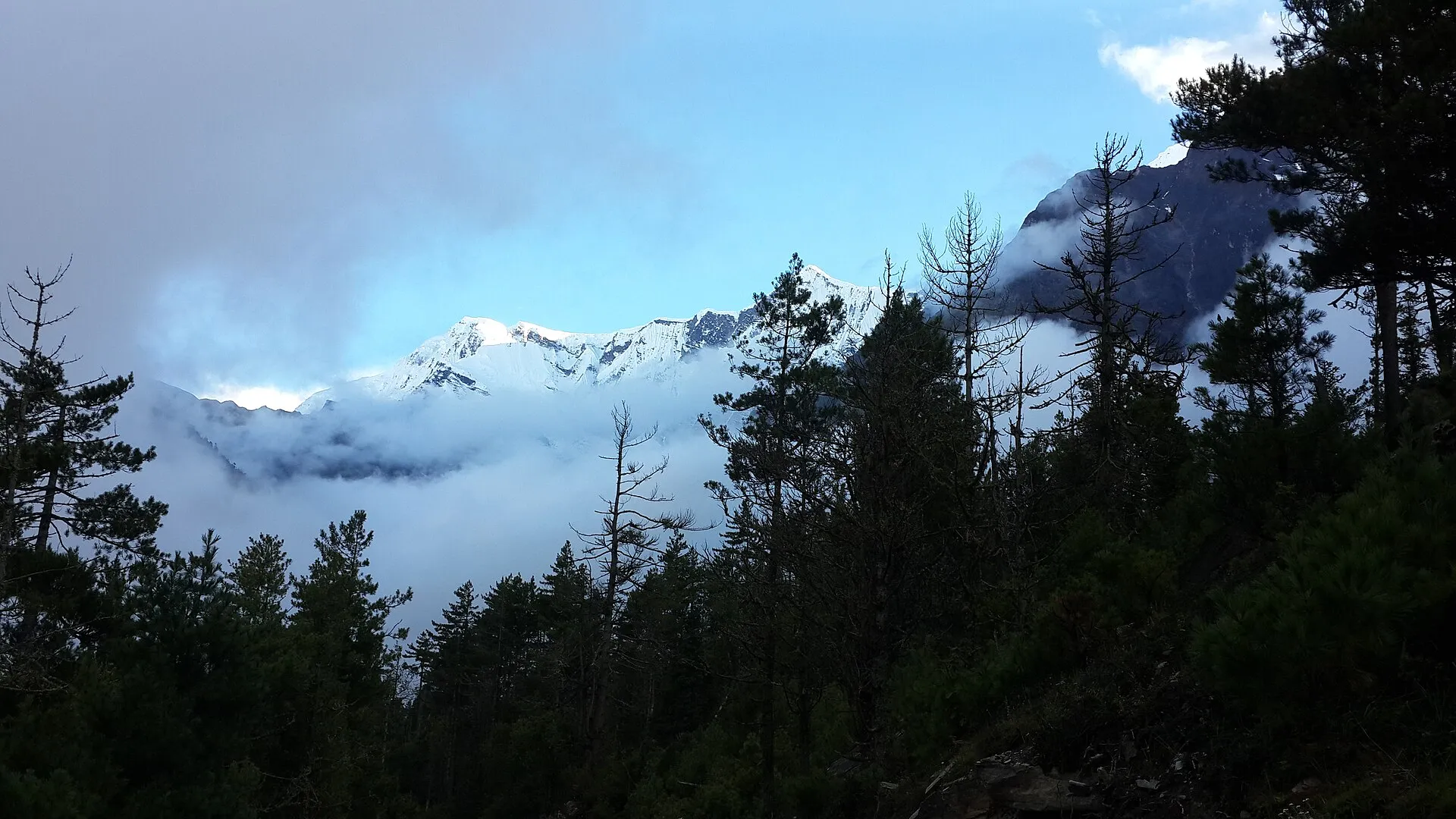 A trekking trail and snow peaks along the Annapurna Circuit, Nepal