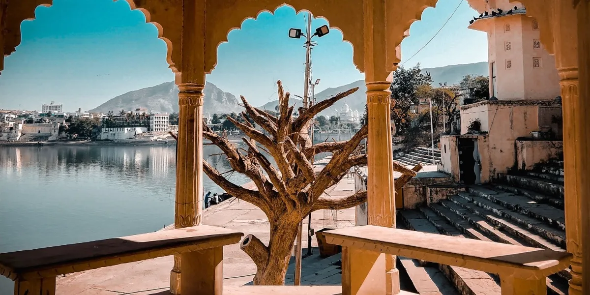 Sunset over the sacred lake and ghats of Pushkar in Rajasthan